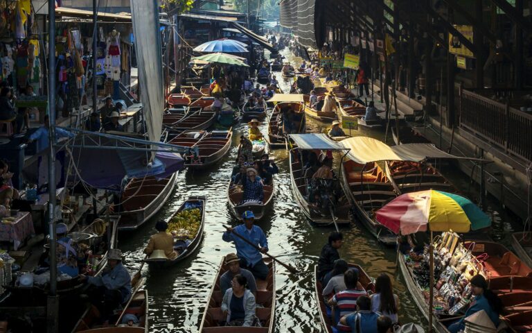 Damnoen Saduak Floating Market